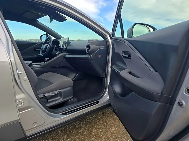 Toyota C-HR 1.8 Hybrid 140 Dynamic 2025 Hybride Benzine 13