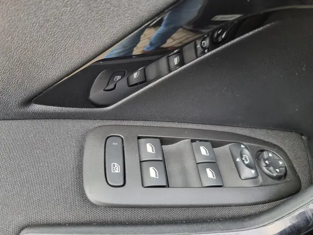 Peugeot 208 1.2 PureTech Tech Edition 2018 Benzine 10