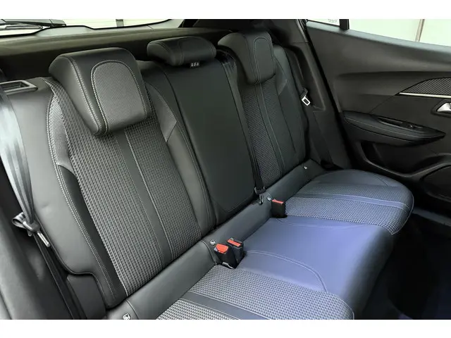 Peugeot 2008 1.2 PureTech GT-Line 2020 Benzine 16