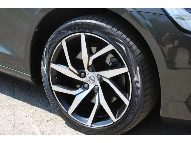 Volvo V60 2.0 T4 Momentum Pro 2019 Benzine 9
