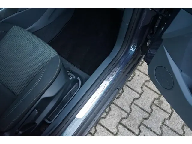 Ford C-MAX 1.0 Titanium 2013 Benzine 37