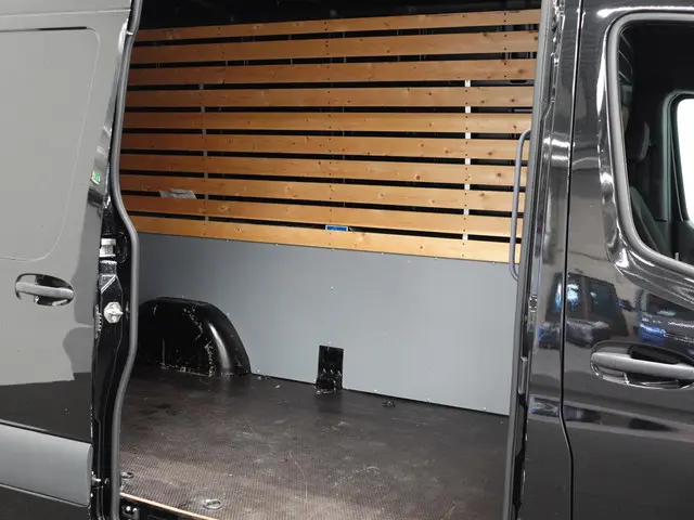 Mercedes-Benz Sprinter L2H2 2022 Diesel 45