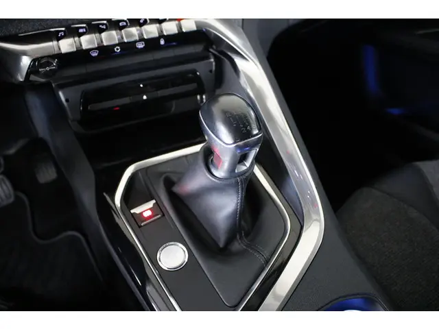 Peugeot 3008 1.2 PureTech GT Line. 2017 Benzine 28