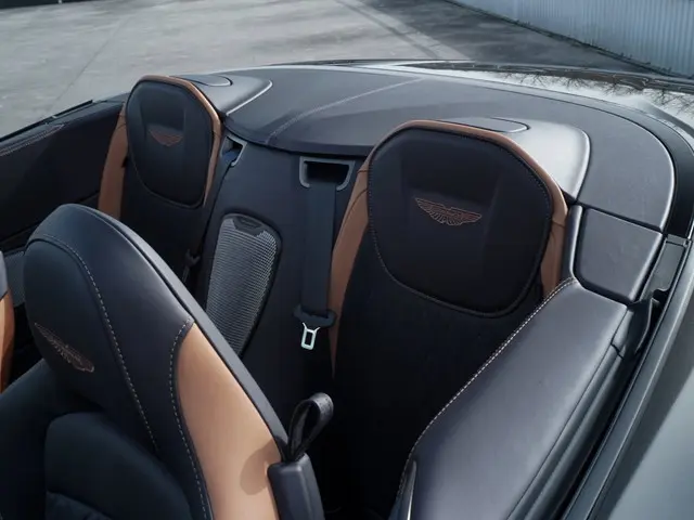 Aston Martin V8 Volante DB12 4.0 2024 Benzine 13