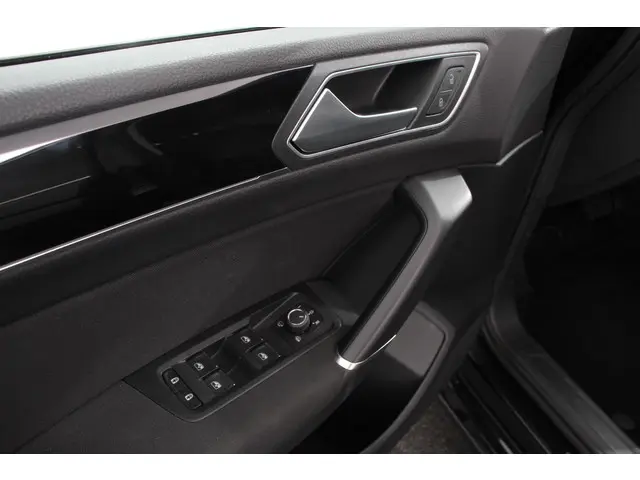 Volkswagen Touran 1.5 TSI DSG Highline 7p 2021 Benzine 15