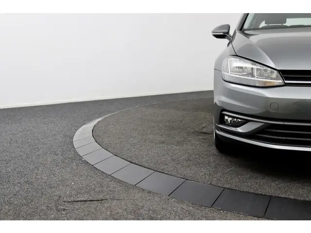 Volkswagen Golf 1.0 TSI Life antraciet 2020 Benzine 33