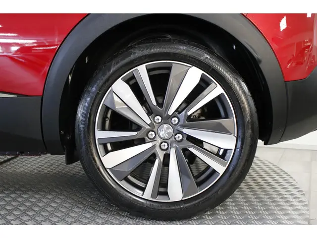 Peugeot 3008 1.2 PureTech GT Line. 2017 Benzine 11