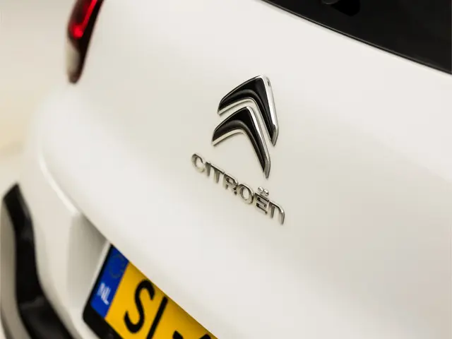 Citroën C3 1.2 PureTech Shine Sport 2018 Benzine 25