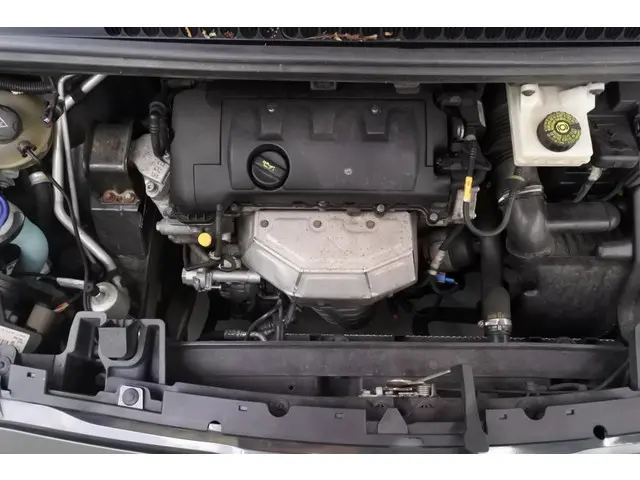 Peugeot 5008 1.6 VTi Access 2013 Benzine 29