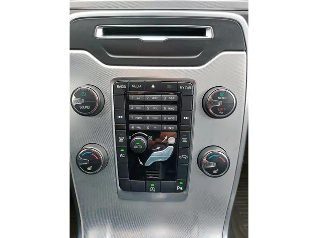 Volvo V70 1.6 T4 R-Design. TREKHAAK! 2012 Benzine 14