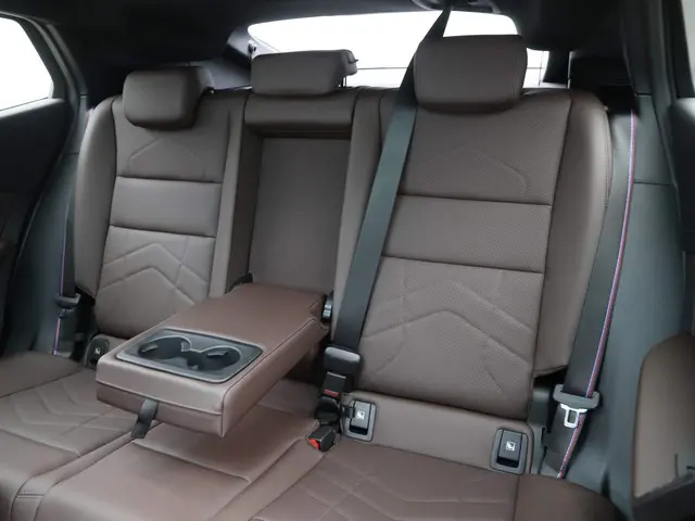 BMW iX2 eDrive20 65kWh 2024 Elektrisch 16