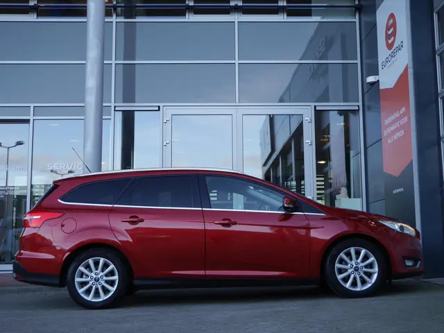 Ford Focus Wagon 1.0 First Edition 2015 Benzine 6