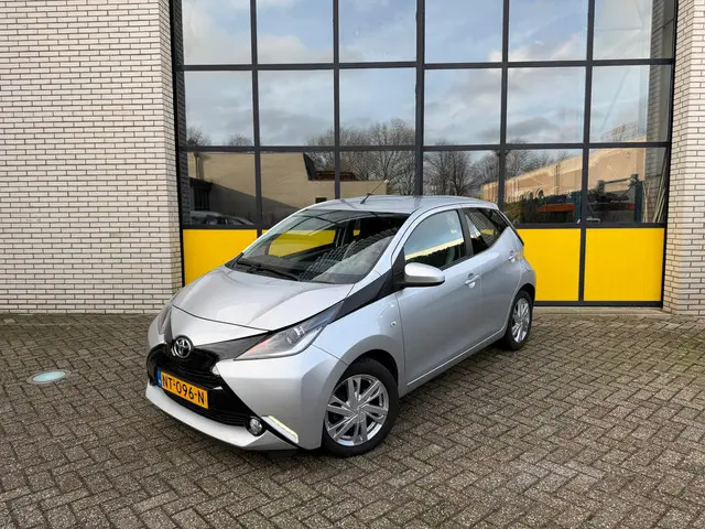 Toyota Aygo 1.0 x-sport, Camera, LMV, Airco 2017 Benzine