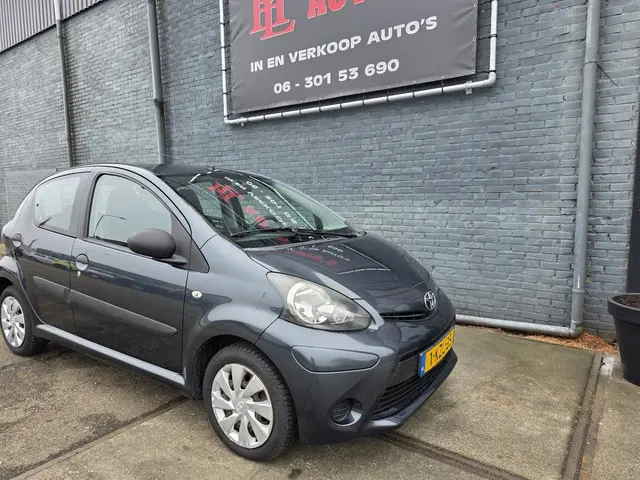 Toyota Aygo 1.0 VVT-i Now 2013 Benzine 6