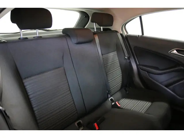 Mercedes-Benz A-Klasse 180/ Origineel NL/ NAP 2015 Benzine 8