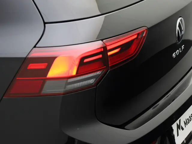 Volkswagen Golf 1.0 TSI 110PK Life 2023 Benzine 31