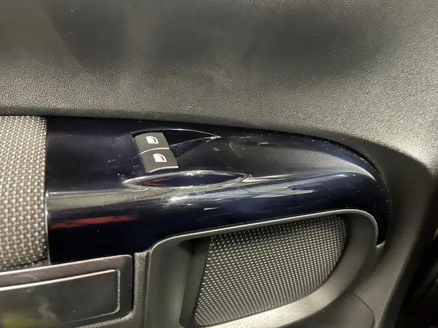 Citroën C4 Cactus 1.2 VTi Live SCHADEAUTO!! 2014 Benzine 19