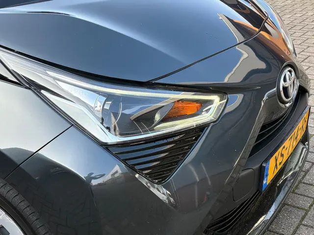 Toyota Aygo 1.0 VVT-i x-play 2019 Benzine 23