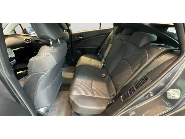Toyota Prius 1.8 Plug-in Executive 2019 Hybride Benzine 12