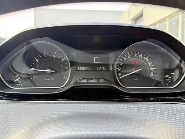 Peugeot 2008 1.2 PureTech Signature 2019 Benzine 18