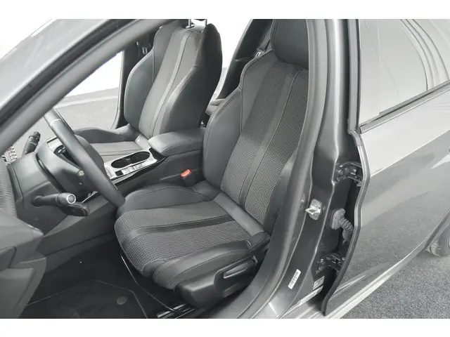 Peugeot 208 PureTech 100 GT 2023 Benzine 28