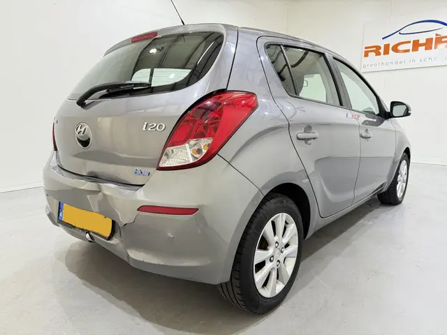 Hyundai i20 I-20 HB 1.2i i-Deal Airco NAP 2014 Benzine 26