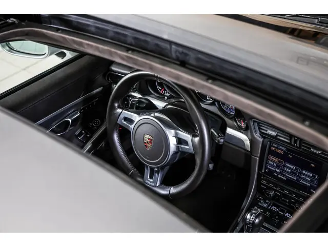 Porsche 911 3.8 Turbo Approved t/m 05-06-2027 2013 Benzine 24