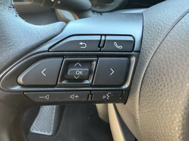 Toyota Yaris 1.5 Hybrid Executive 2021 Hybride Benzine 12