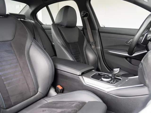 BMW 3 Serie Sedan 320i 2020 Benzine 10