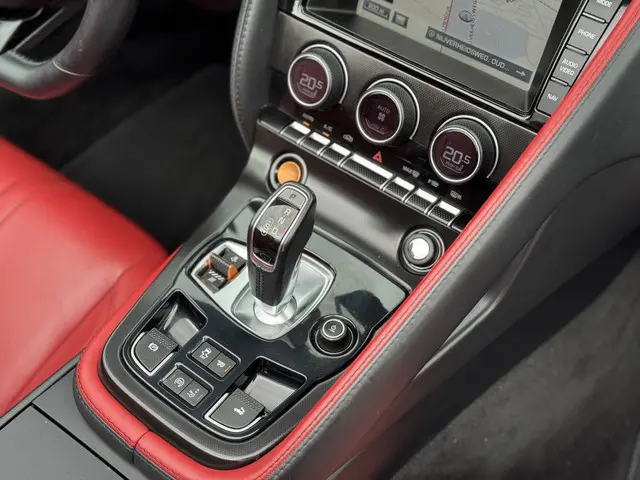 Jaguar F-Type 5.0 V8 S Convertible 2014 Benzine 14