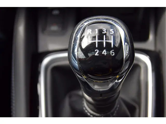 Nissan QASHQAI 1.3 DIG-T Tekna + Full Options 2019 Benzine 37