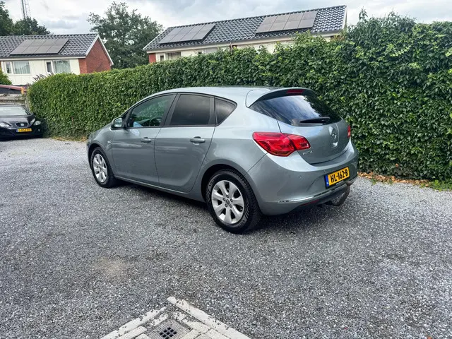 Opel Astra 1.4 Blitz 2015 Benzine 4