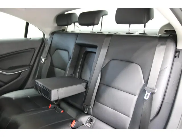 Mercedes-Benz CLA 180 2014 Benzine 10