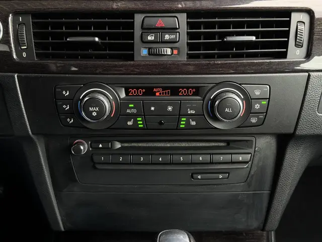 BMW 3 Serie Cabrio 325i High Executive 2012 Benzine 19