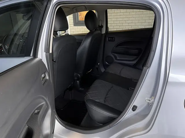 Mitsubishi Space Star 1.2 Instyle 2023 Benzine 27