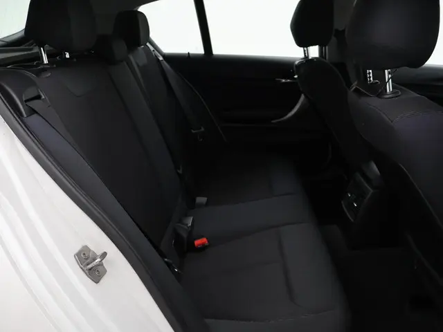 BMW 1 Serie 114i EDE HIGH EXECUTIVE 2013 Benzine 9