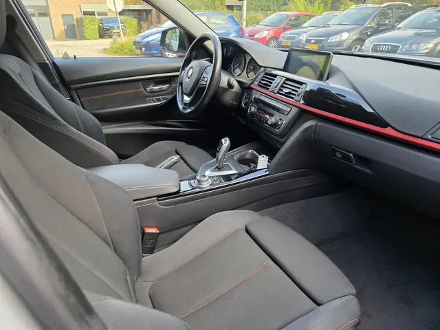 BMW 3 Serie Touring 316i Executive Sport 2013 Benzine 13