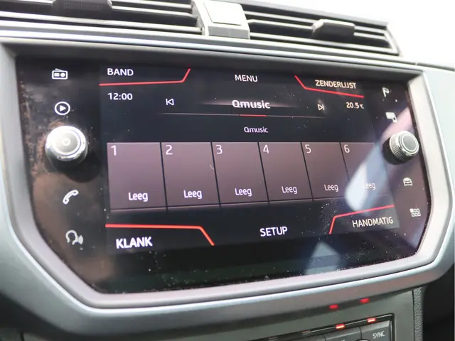 SEAT Arona 1.0 TSI Style Business Intense 2018 Benzine 38