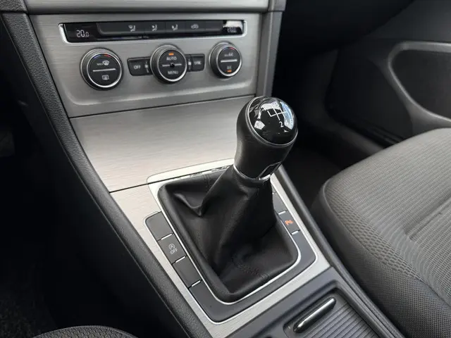 Volkswagen Golf 1.0 TSI Comfortline 2015 Benzine 26