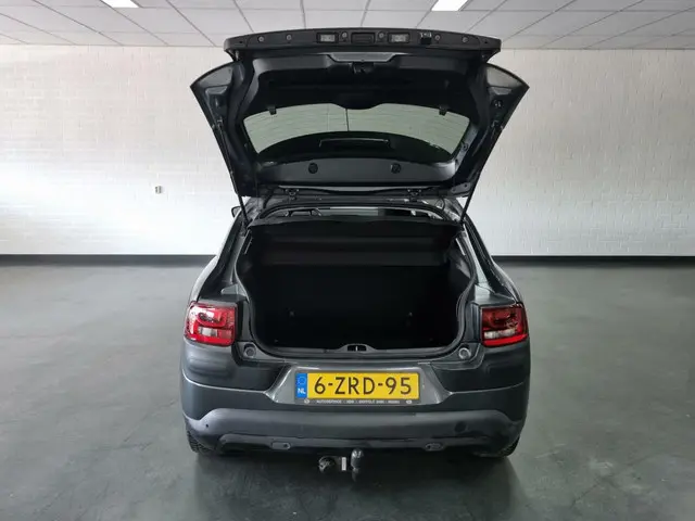 Citroën C4 Cactus 1.2 VTi Shine / Trekhaak 2015 Benzine 18