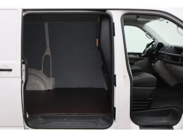 Volkswagen Transporter 2.0 TDI DSG L1H1 2017 Diesel 12