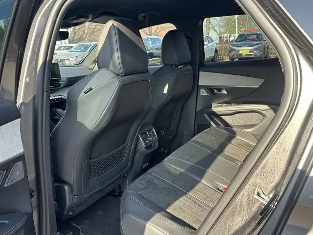 Peugeot 3008 1.6 HYbrid 225 GT 2023 Hybride Benzine 8