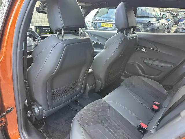 Peugeot 2008 1.2 Turbo 130 PK GT Pack 2021 Benzine 33