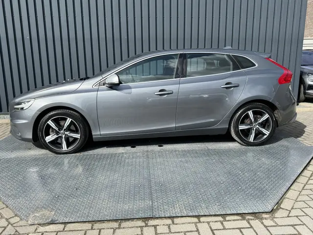 Volvo V40 1.5 T3 R-Design 2019 Benzine 21