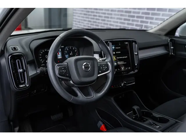 Volvo XC40 1.5 T2 Momentum Business 2021 Benzine 18