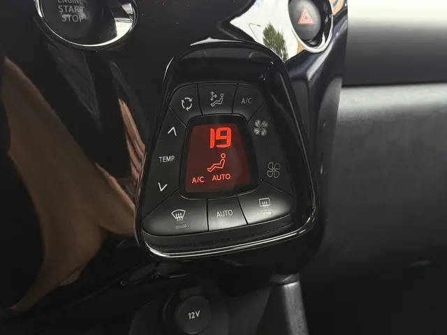 Peugeot 108 1.0 VTi Allure 2016 Benzine 24