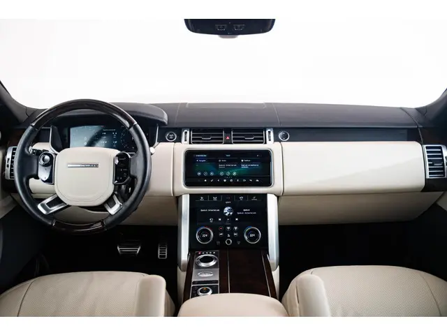 Land Rover Range Rover Vogue P400e 2022 Hybride Benzine 3