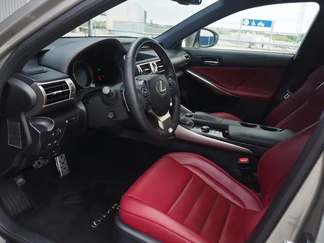 Lexus IS 300h F Sport Line 2014 Hybride Benzine 14