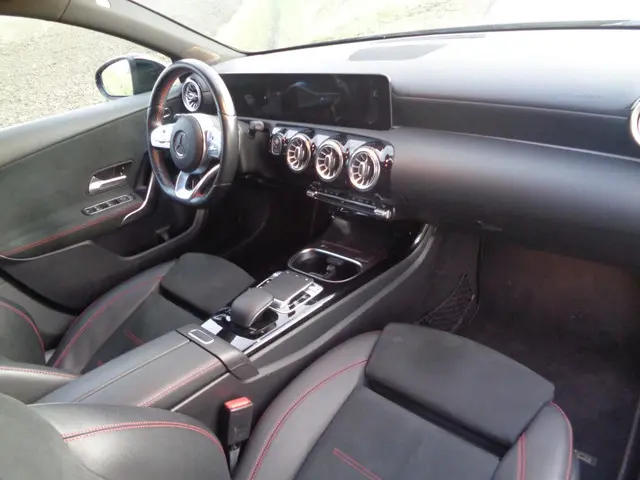 Mercedes-Benz A-Klasse 250 e 2020 Hybride Benzine 12