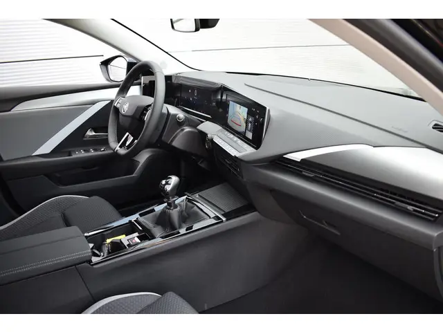 Opel Astra 1.2 Turbo Business Edition 2025 Benzine 14